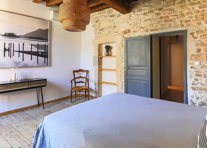 La Parenthese En Provence Nyaraló *